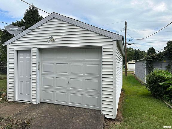 4th image of 910 Keough Dr