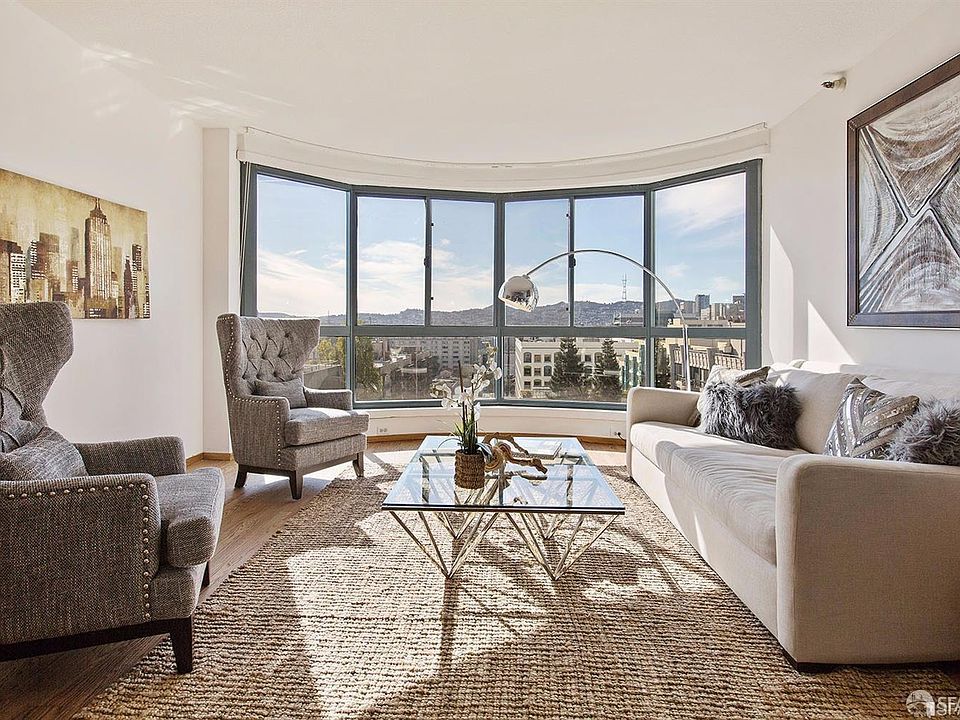 1st image of 300 3rd St APT 915