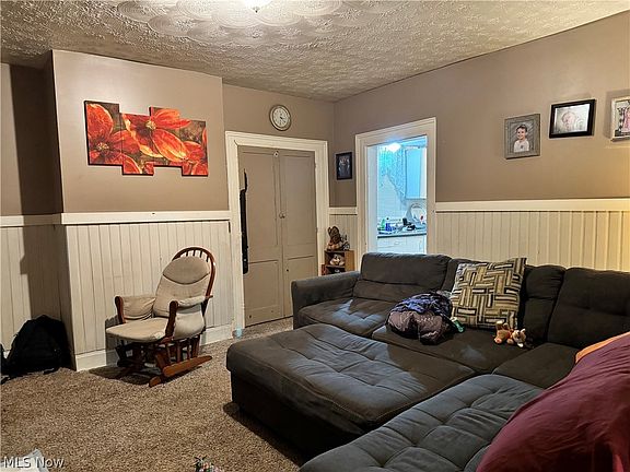 4th image of 801 S 4th St