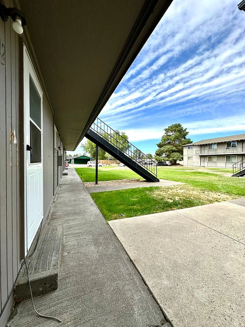 L1620 — Photo 2