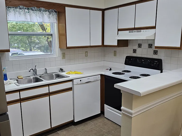 302 Wood Rdg — Photo 2
