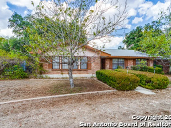 819 Pecan St., Blanco, TX 78606