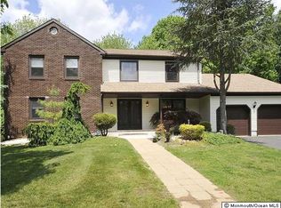 1 Carriage Ct, Marlboro, NJ 07746