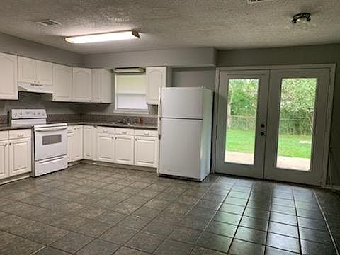 2nd image of 306 Kimberly Dr