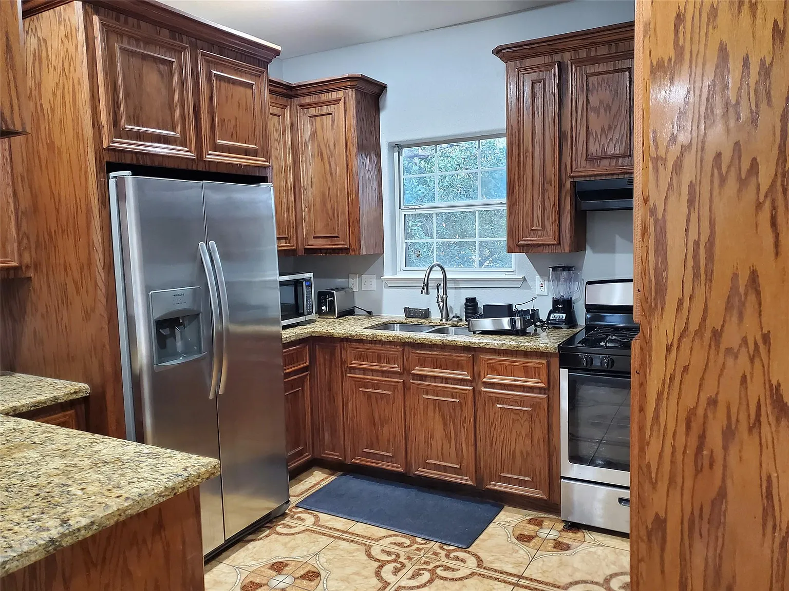 2 bed, 1.0 bath, 918 sqft, $1,550 — Photo 4