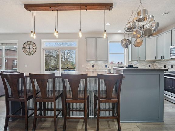 3rd image of 4590 Empress Way N
