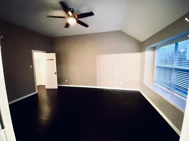 13221 Bavarian Dr — Photo 17
