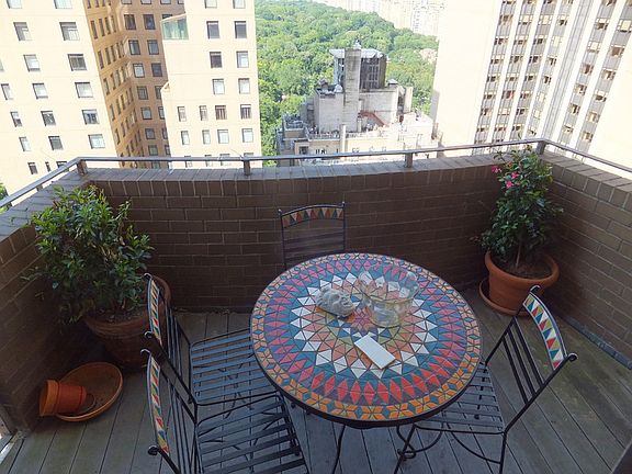 3rd image of 58 W 58th St APT 28A