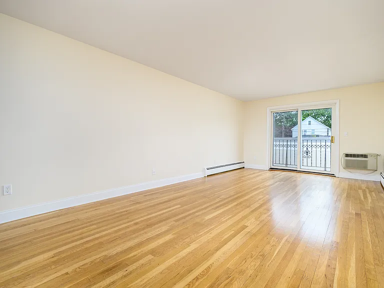 470 Glenbrook Rd #2I — Photo 17