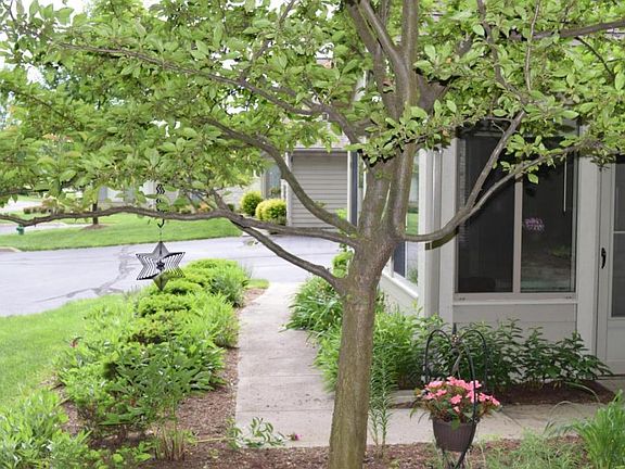 4th image of 5670 Meadowood Ln