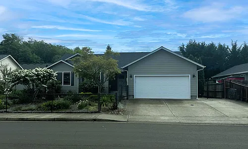 2409 SE Chinaberry Ave Photo 1