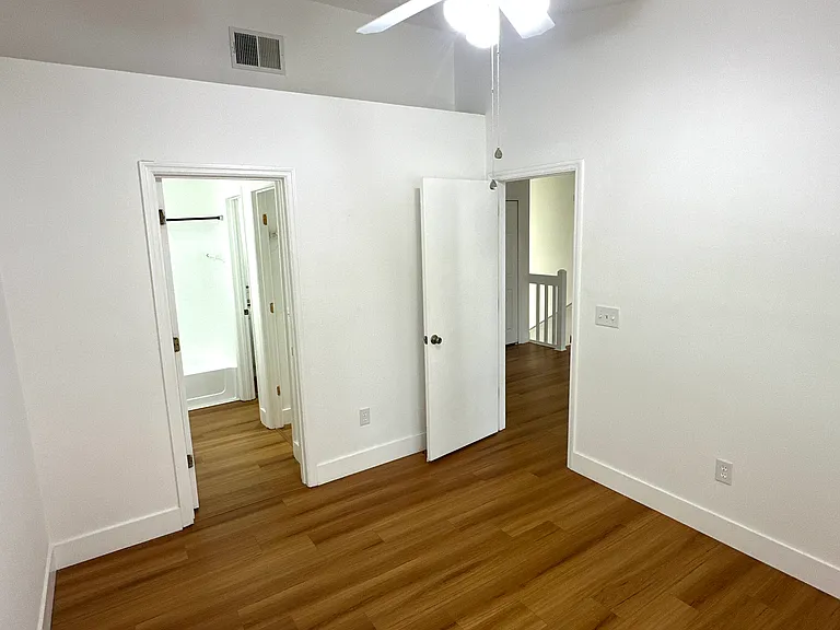 6020 Scotchwood Gln #210 — Photo 10