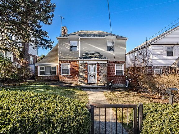 3rd image of 82-28 166th St