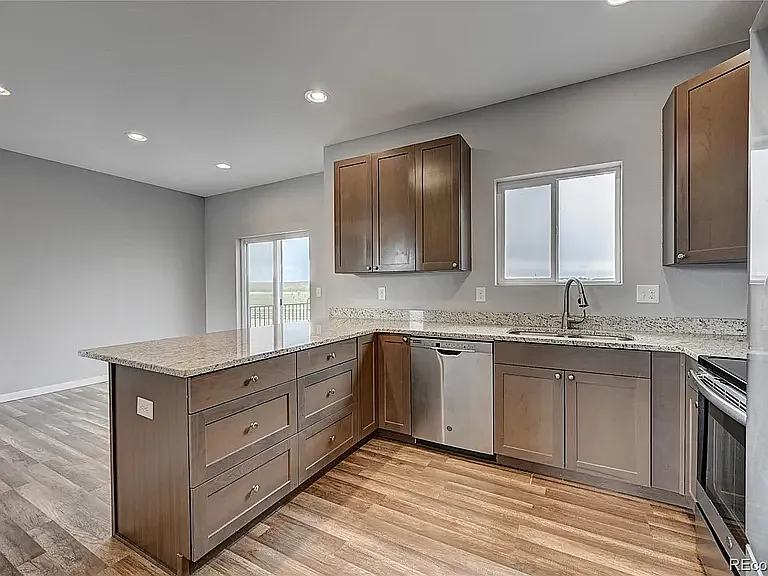 589 S 3rd Ave — Photo 20