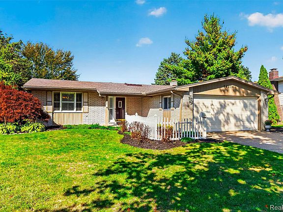 3rd image of 38828 Grandon St