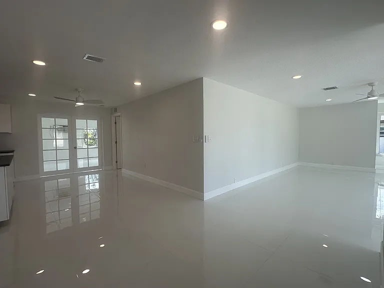 230 Annapolis Ln — Photo 23