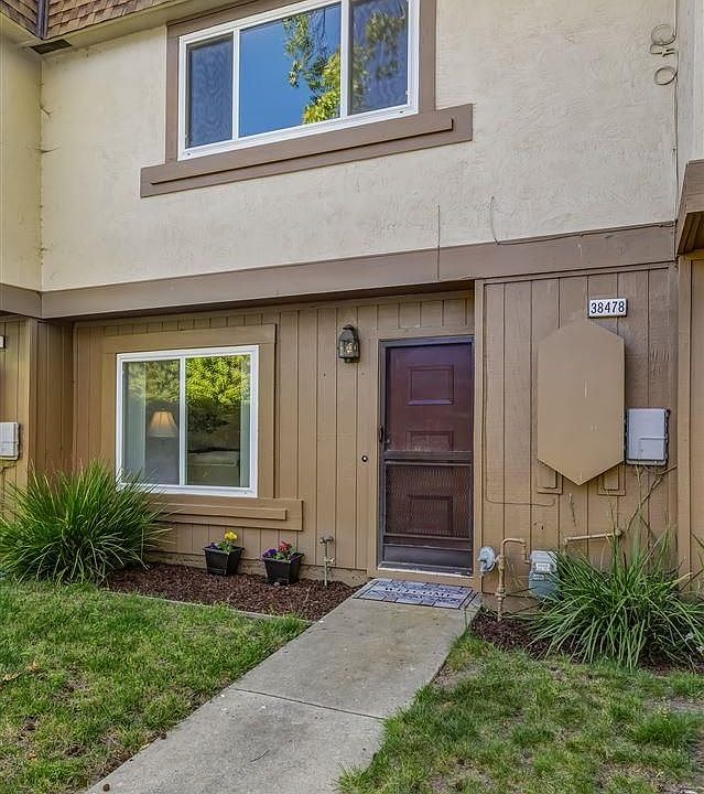 2nd image of 38478 Berkeley Cmn
