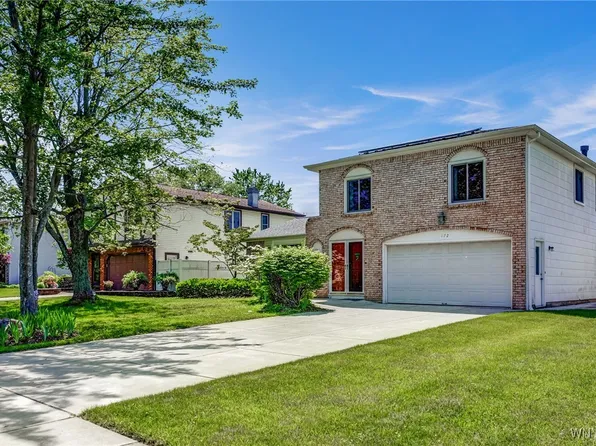 172 Shetland Dr, Williamsville, NY 14221