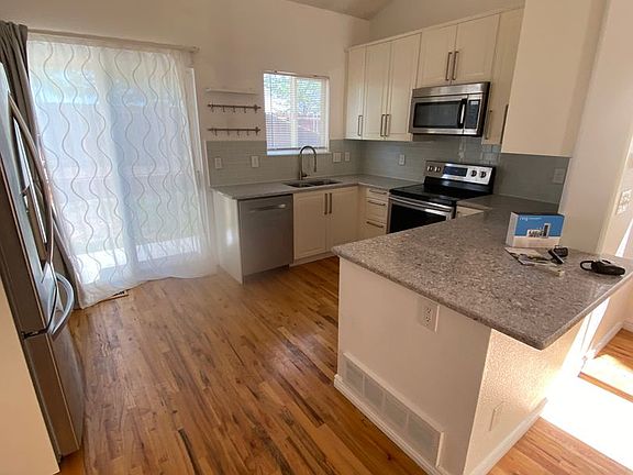 3rd image of 4323 Broemel Ave
