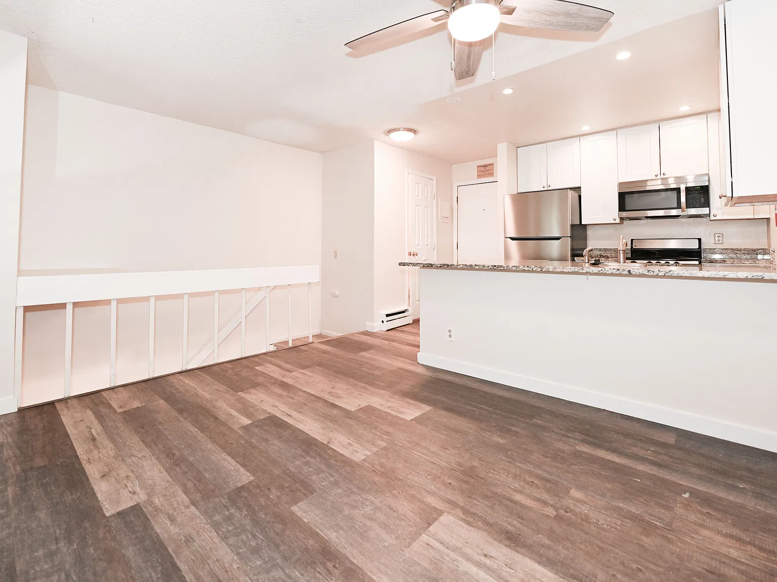 1065 University Ave — Photo 3