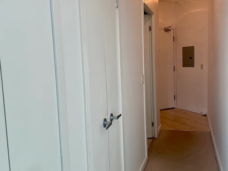 208 Queens Quay W — Photo 9