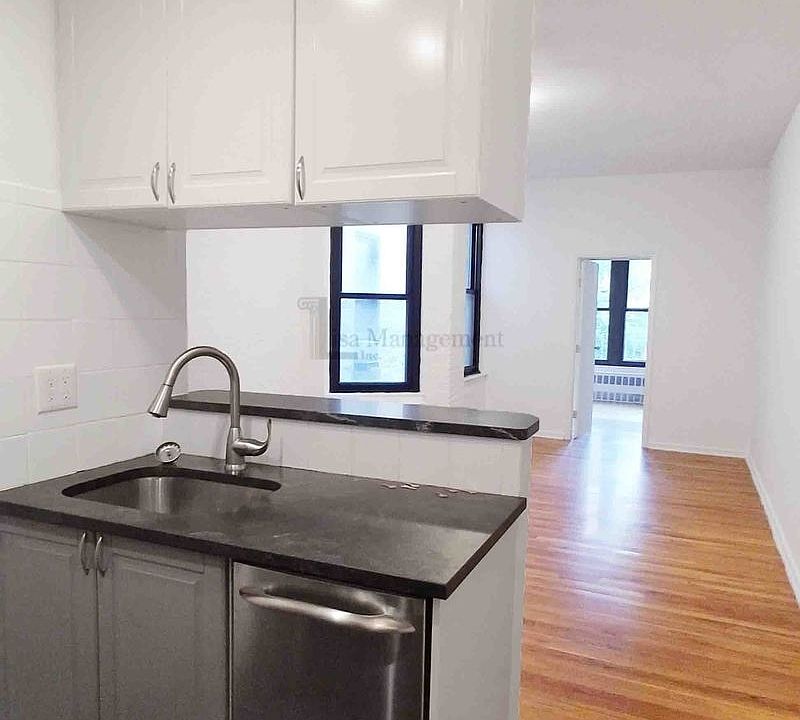 1st image of 321 E 69th St #37