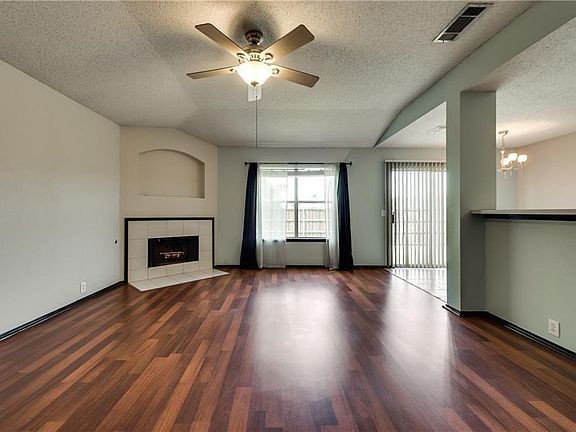 2nd image of 2401 Hampton Dr