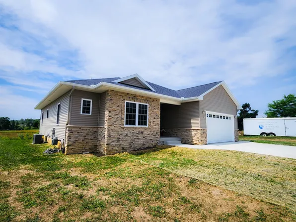 12 Windswept Ln, Hillsdale, MI 49242