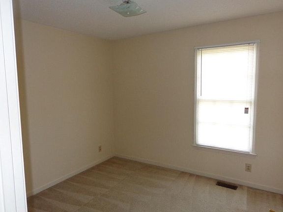 4th image of 235 Moncrest Dr