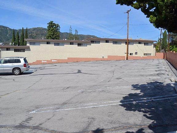 4th image of 2817 Montrose Ave