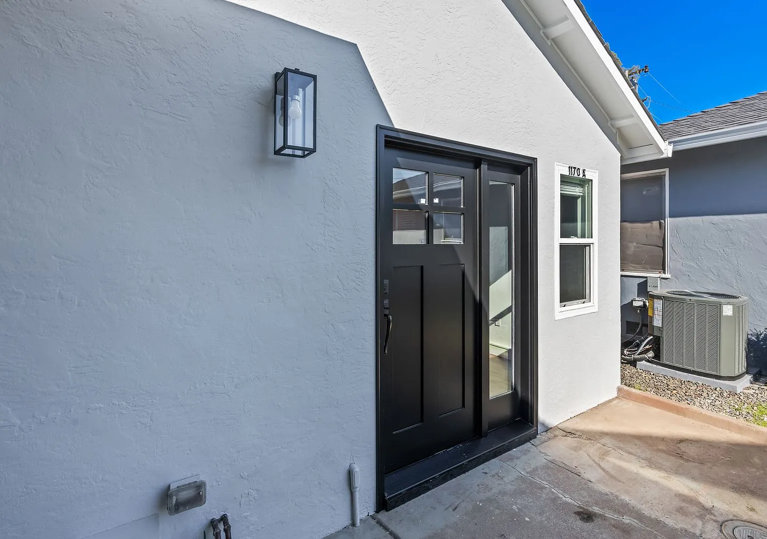 Beautifully Renovated 1-bedroom/ 1-bathroom ADU — Photo 2