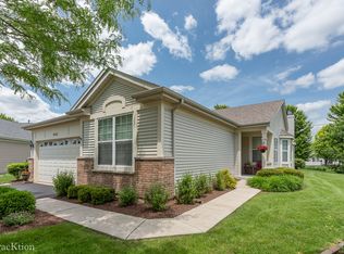 16401 Grandwood Lake Dr, Crest Hill, IL 60403