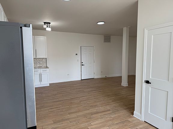 4th image of 222 N Genesee St #201