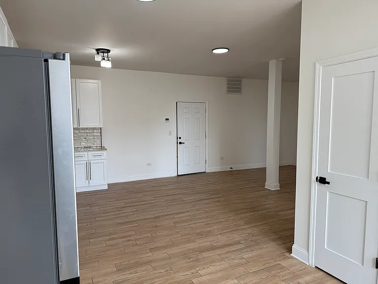 222 N Genesee St #201 — Photo 4