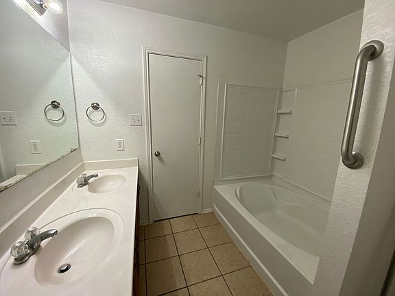 5th image of 8027 Ashwood Pointe