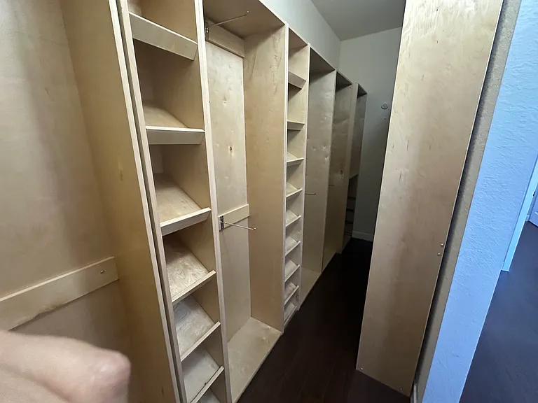 MASTER BETHROOM WALK IN CLOSET