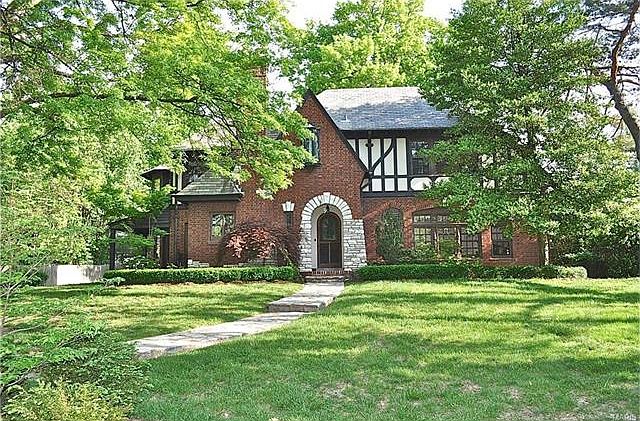 1st image of 9 Harcourt Dr
