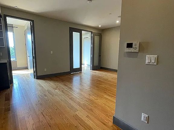 5th image of 337 Melrose St APT 3B