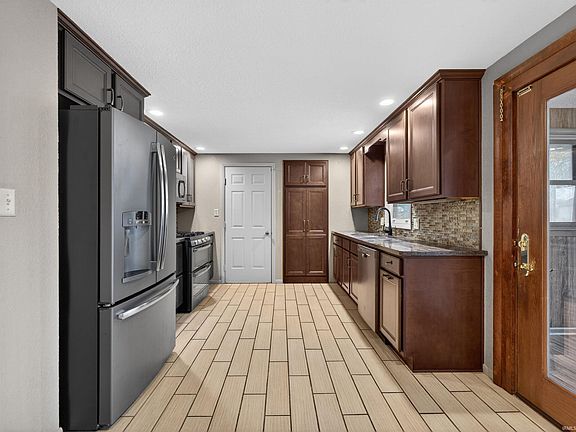 5th image of 6030 Glenview Dr