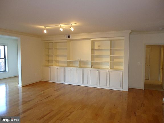 3rd image of 485 Harbor Side St APT 306