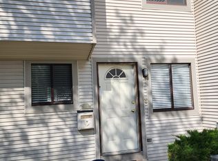 502 Del Lago Dr, Schaumburg, IL 60173