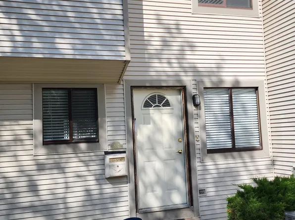 502 Del Lago Dr, Schaumburg, IL 60173