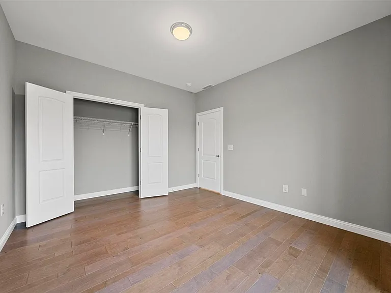 691 Denver Ln — Photo 20