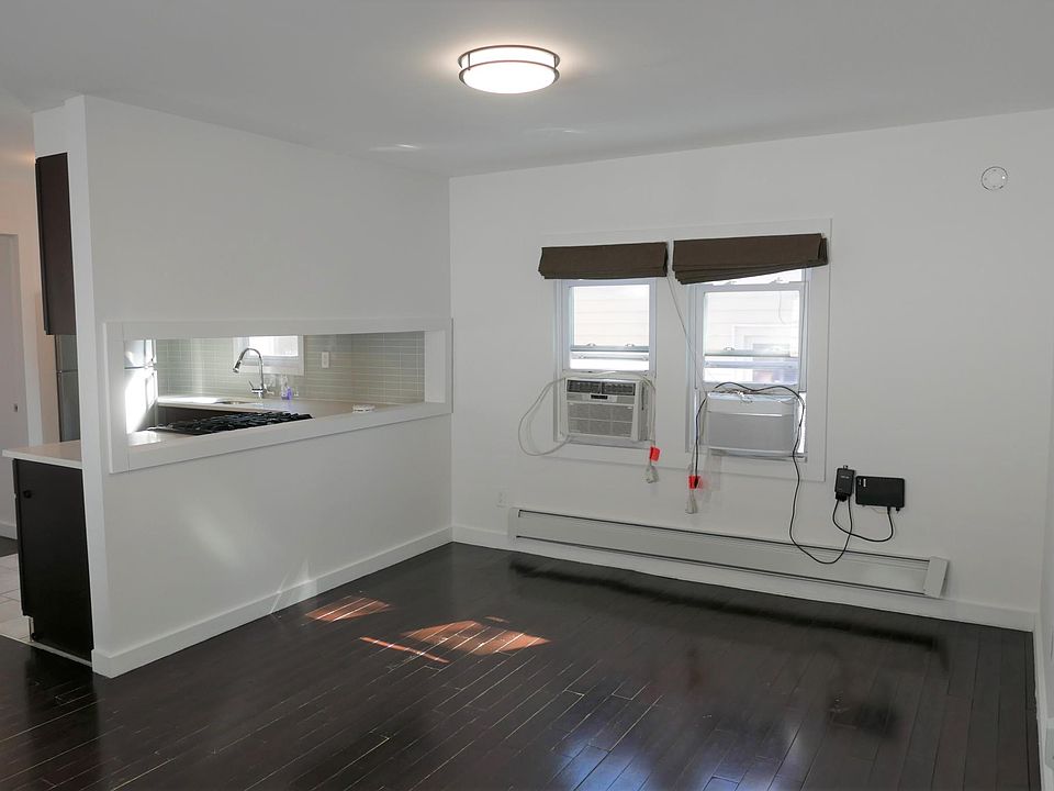 1st image of 15209 79th Ave Floor 2