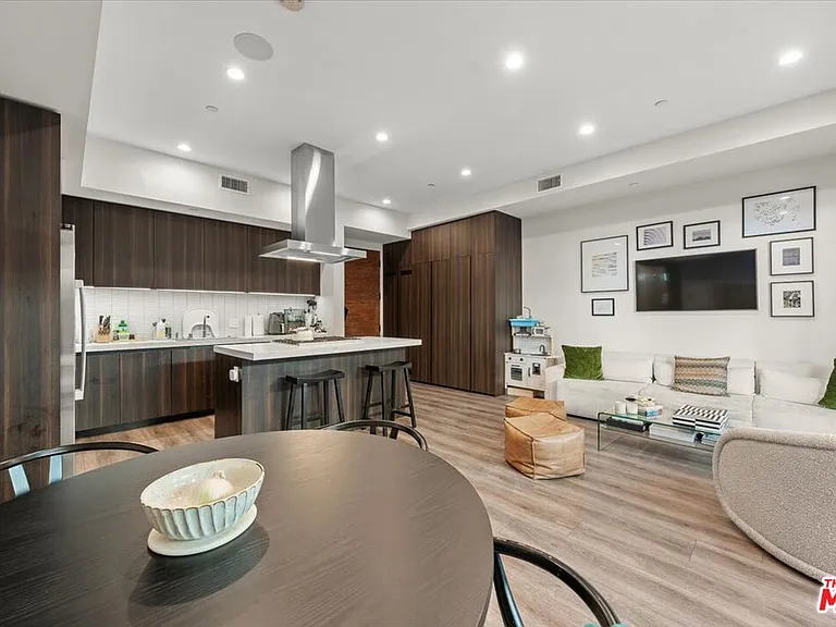 556 N Flores St #2B — Photo 5