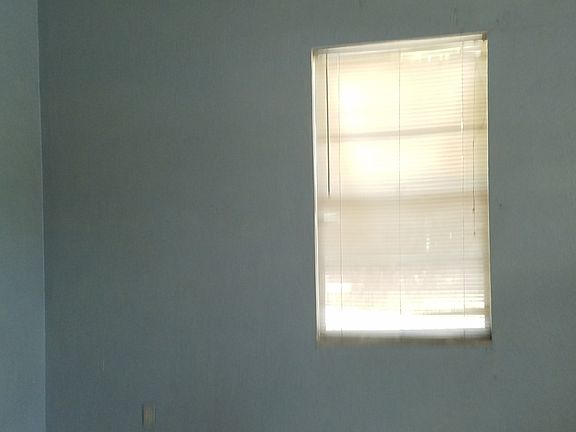 5th image of 1302 E Columbus Dr