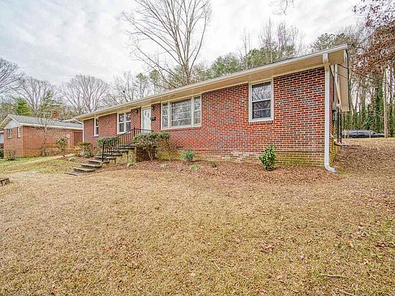 3rd image of 301 Amherst Dr