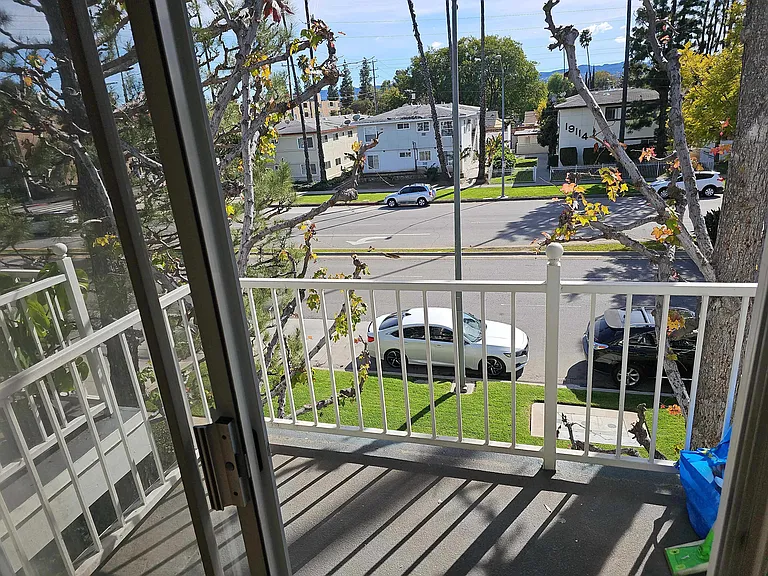 Sherman Way — Photo 16