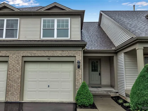 42 Hanover St, Lancaster, NY 14086