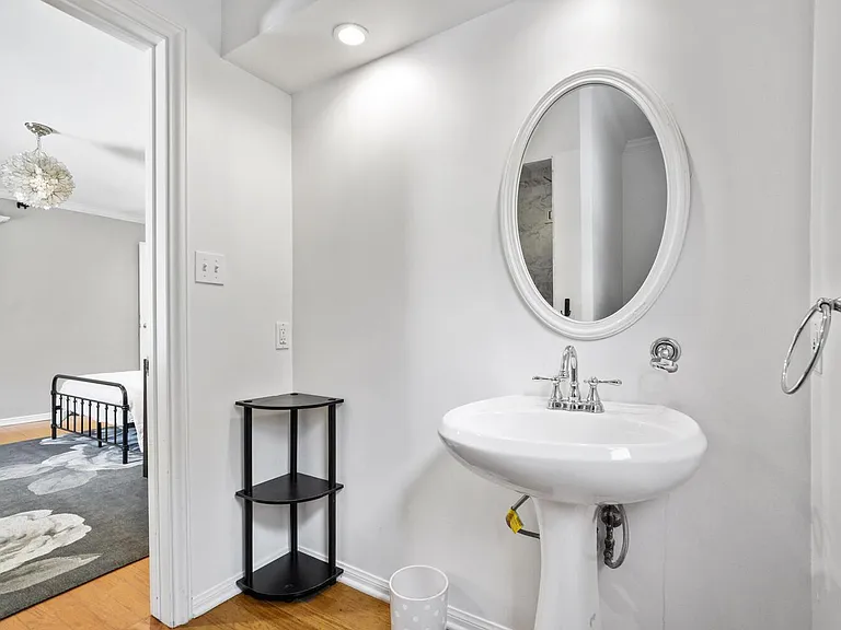 Bathroom in 3rd bedroom